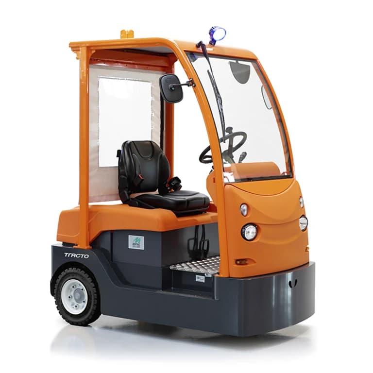 Tracto 7t con operatore seduto e vano batteria laterale
