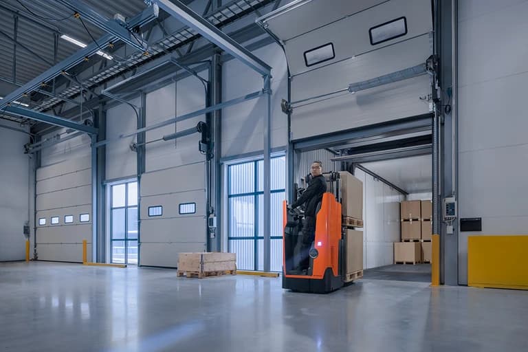 BT Staxio 2t doppio stoccatore con batteria al litio e guida in piedi - Immagine 8