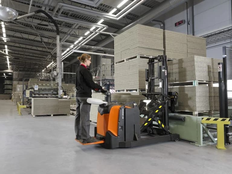 BT Staxio con montante retrattile 1.2t - Immagine 5