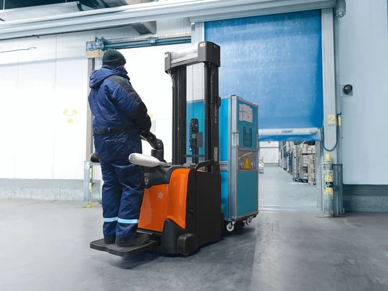 BT Staxio con pedana operatore 1.6t - Immagine 6