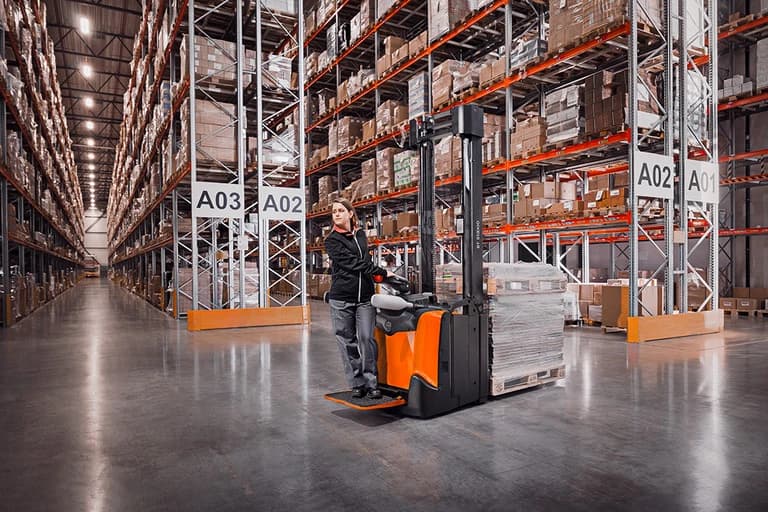 BT Staxio con pedana operatore 1.6t - Immagine 7