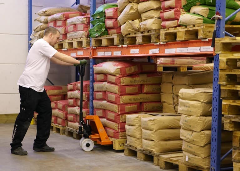 Toyota Lifter with Overload – Transpallet manuale con valvola di massima - Immagine 5