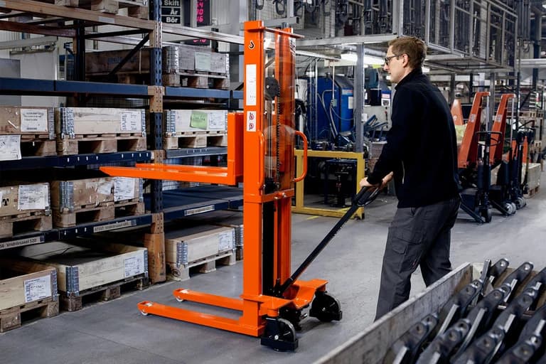 Toyota Lifter Manual Stacker – Elevatore manuale - Immagine 3